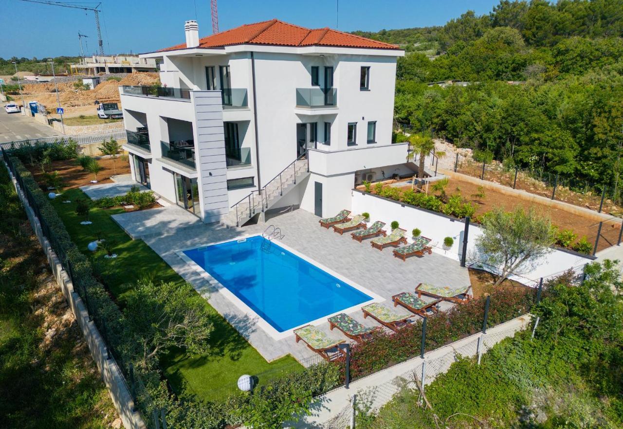 Apartments Paola & Karla With Pool Кърк Екстериор снимка