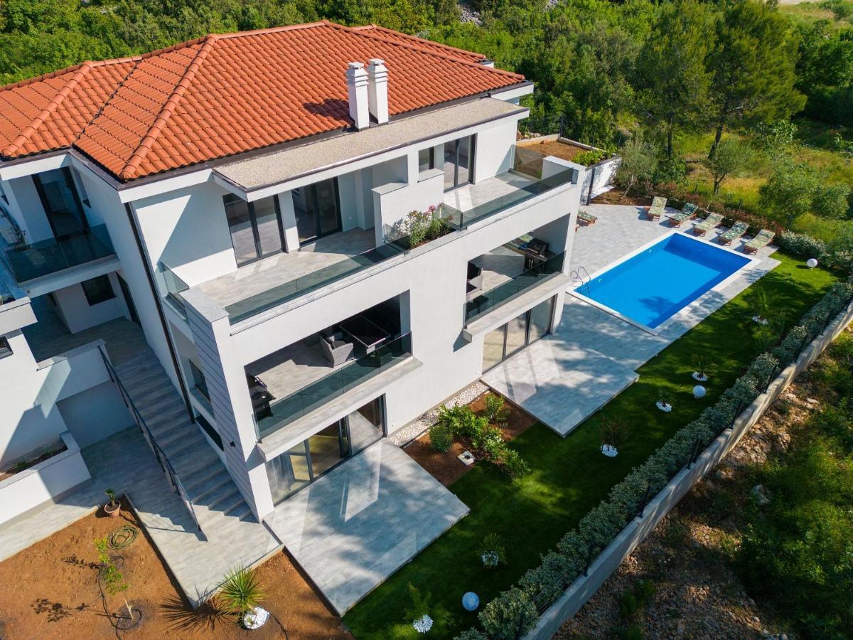 Apartments Paola & Karla With Pool Кърк Екстериор снимка