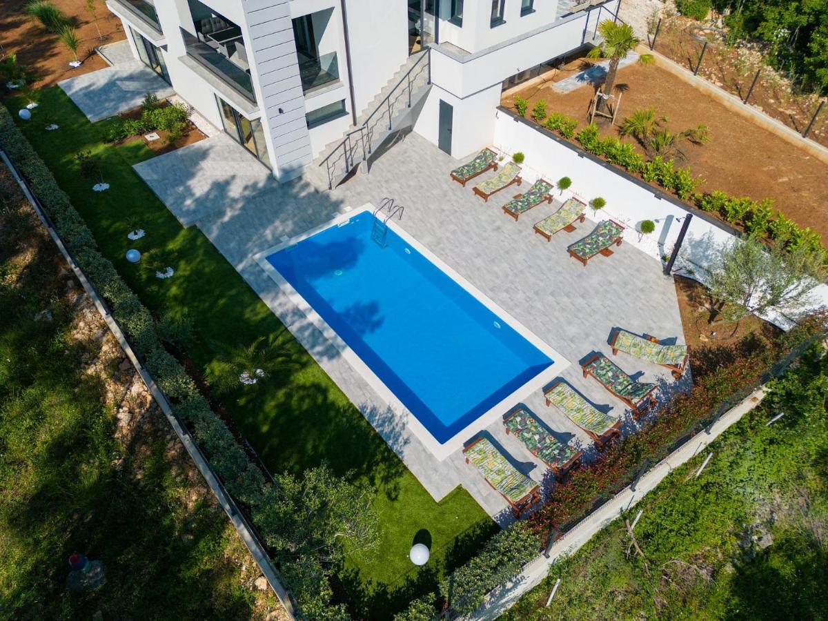 Apartments Paola & Karla With Pool Кърк Екстериор снимка