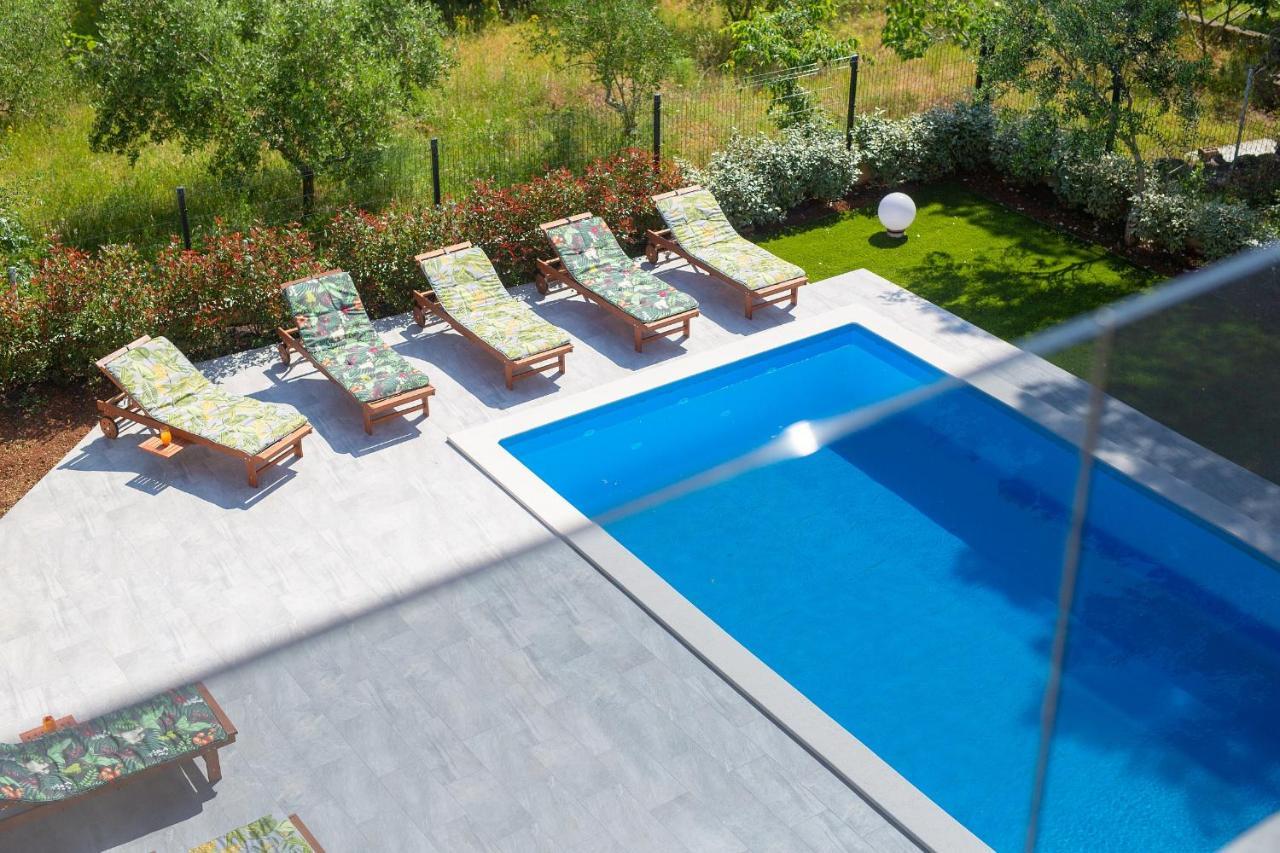 Apartments Paola & Karla With Pool Кърк Екстериор снимка