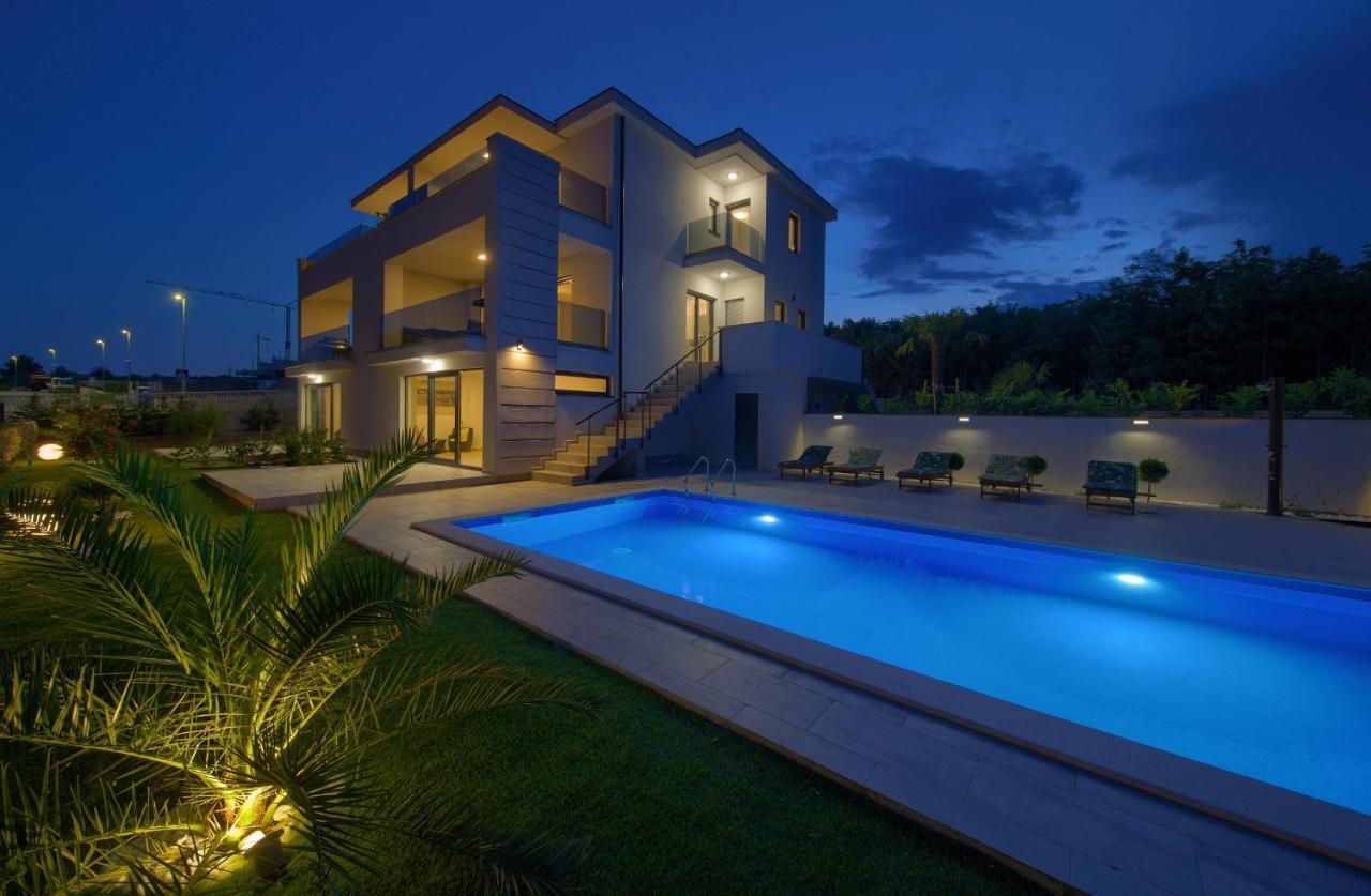 Apartments Paola & Karla With Pool Кърк Екстериор снимка